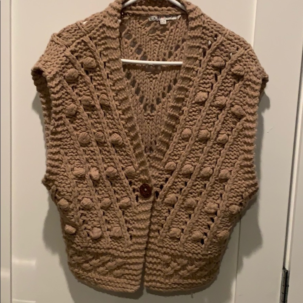 Sweater vest
